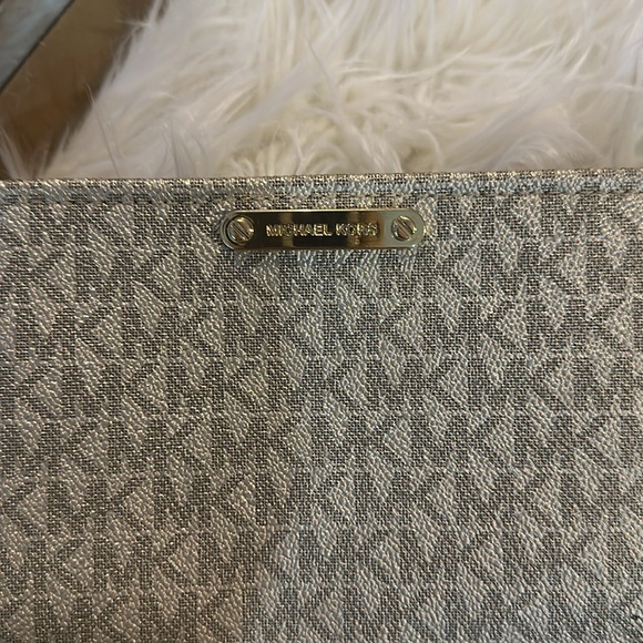 Michael Kors belt bag - Picture 2 of 4